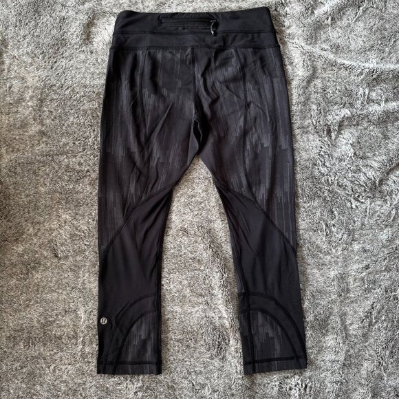 Lululemon Inspire Crop II Sz 4 - Picture 6 of 11